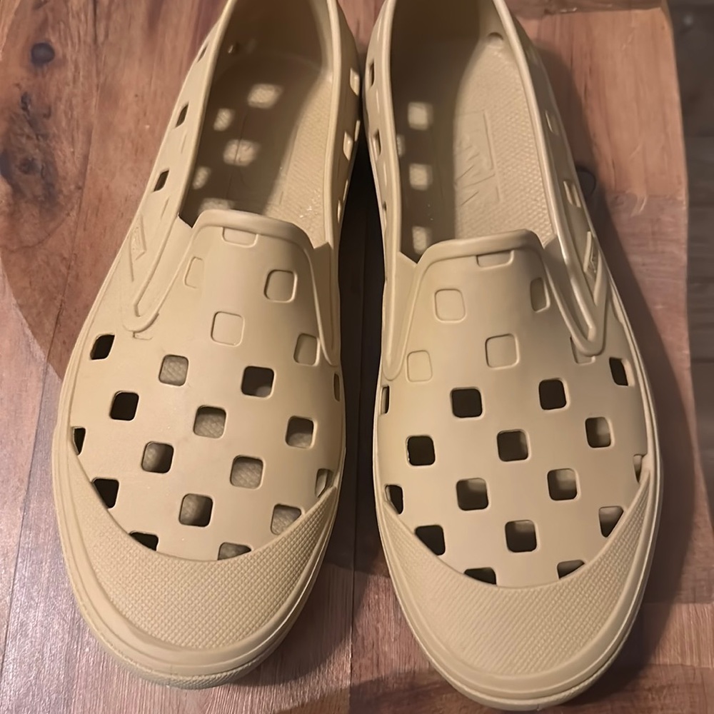 Vans - Picture 2 of 7